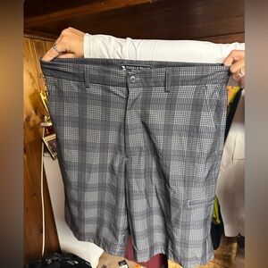 Men’s golf shorts